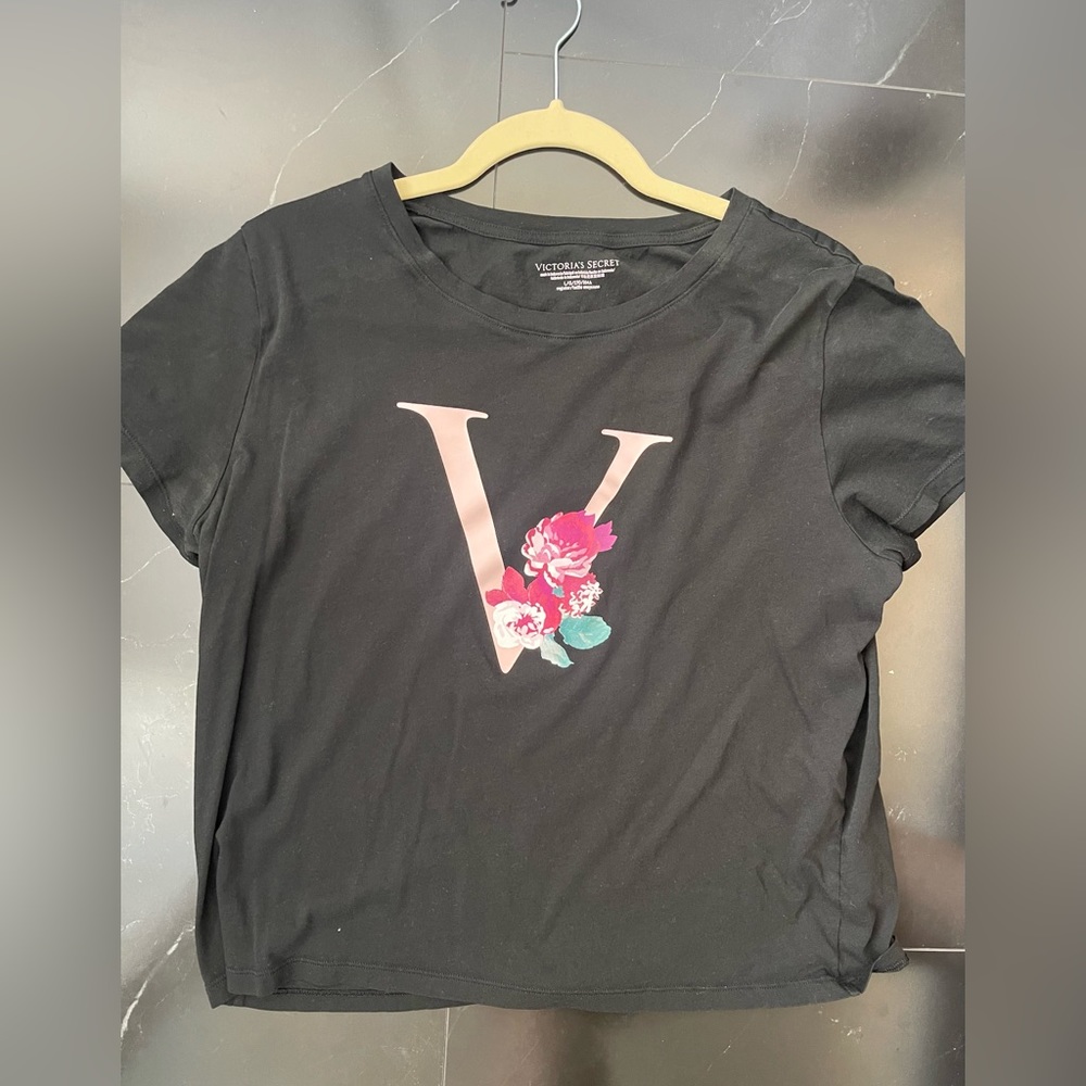 VS black logo t-shirt